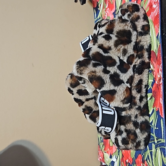 NWOT UGG Leopard Slides - Picture 6 of 10
